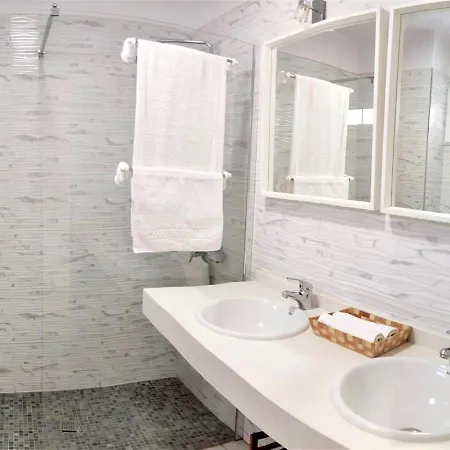 Gold Sand, Huge Terrace, Fast Wi-fi, Sat Tv Apartamento